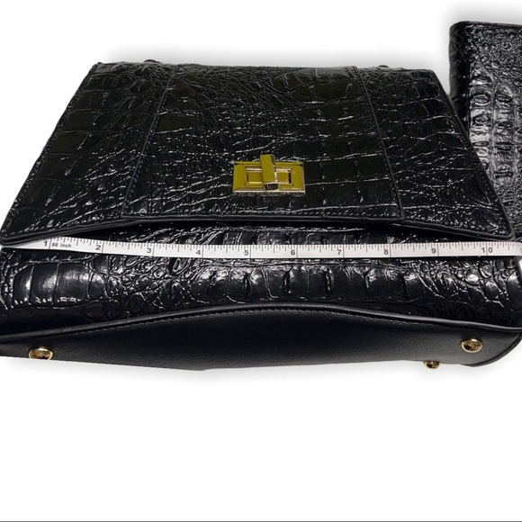 HOURGLASS BLACK EMBOSSED CROC LIKE HANDBAG PLUS WALLET - Picture 8 of 9